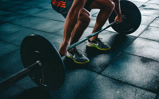 woman lifting a dumbell at the gym